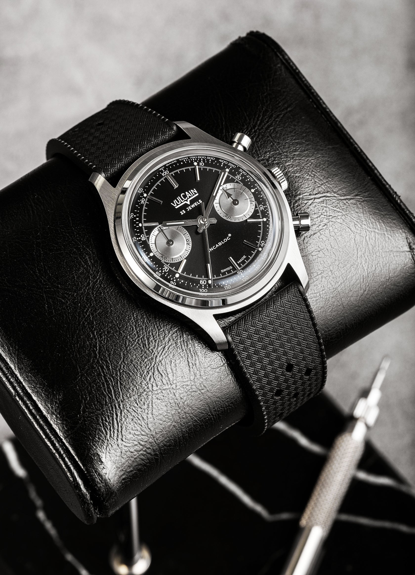 Vulcain Chronograph 70's - Black & Silver