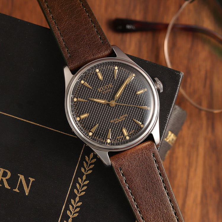 Kuoe Royal Smith  90-006 Large - 39mm Silver Case Black Dial