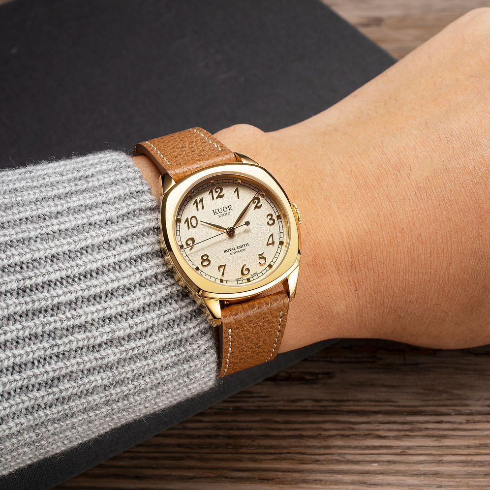 Kuoe Royal Smith 90-008 Gold Case with Gold Indices