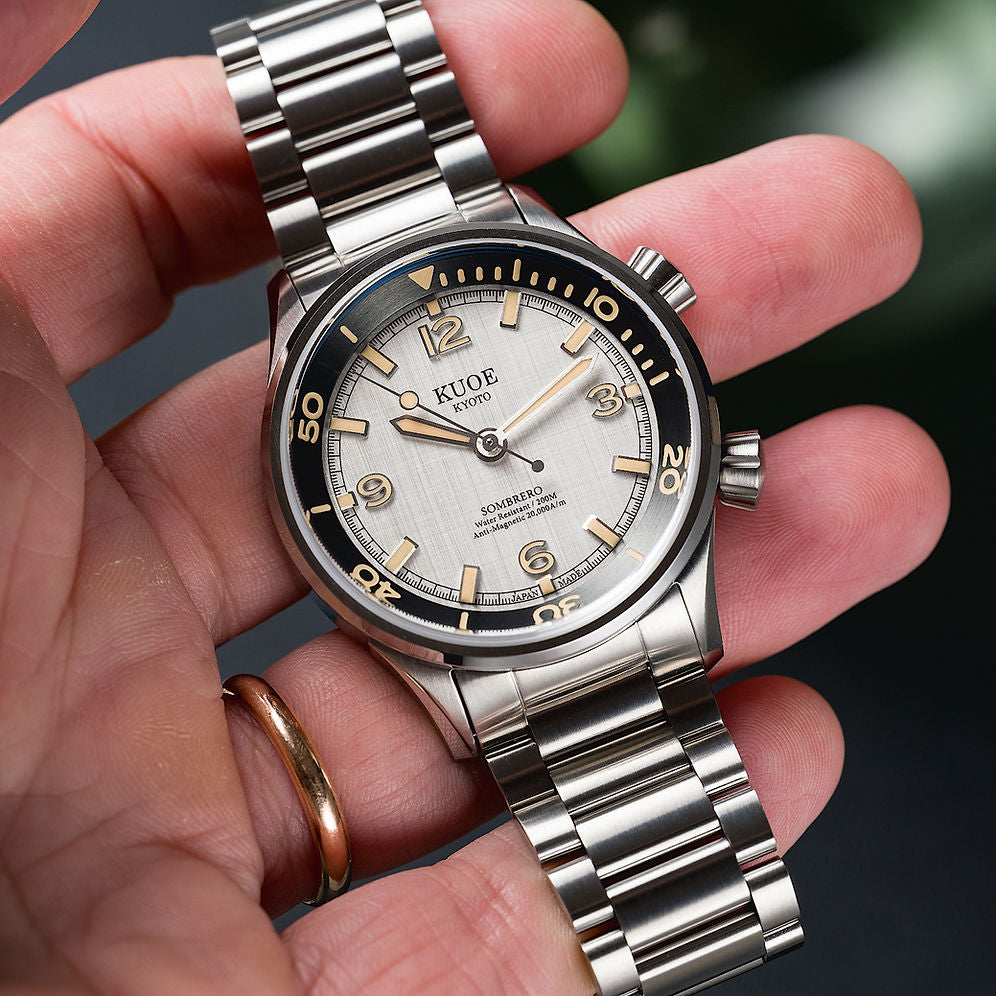 Kuoe Sombrero 90-011, Silver, Linen Textured Dial, 20 Bar Water Resistant