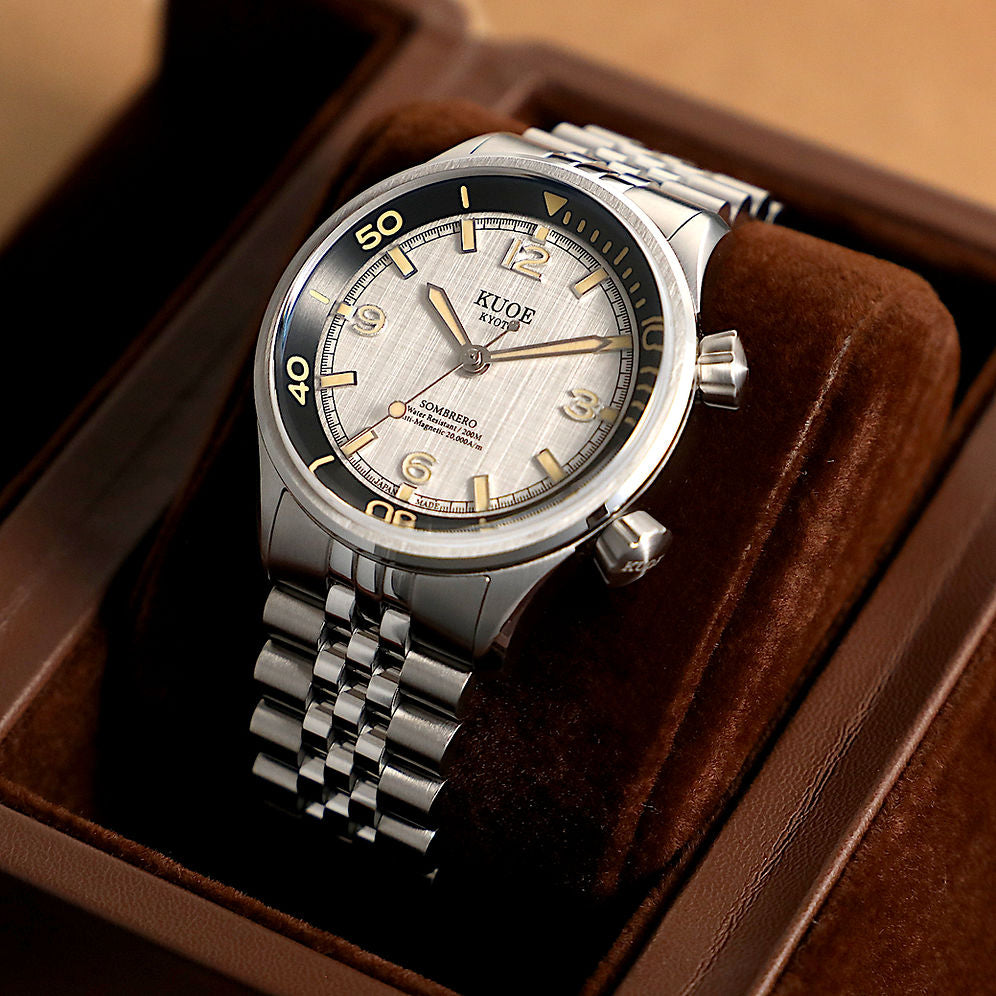 Kuoe Sombrero 90-011, Silver, Linen Textured Dial, 20 Bar Water Resistant