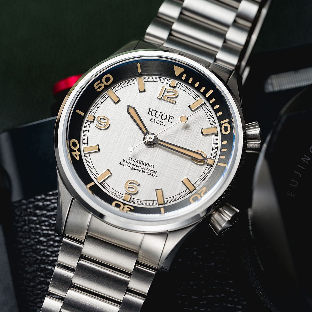 Kuoe Sombrero 90-011, Silver, Linen Textured Dial, 20 Bar Water Resistant