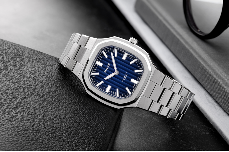 MAEN Manhattan 37 Ultra-Thin featuring a Côtes de Genève Fumé dial