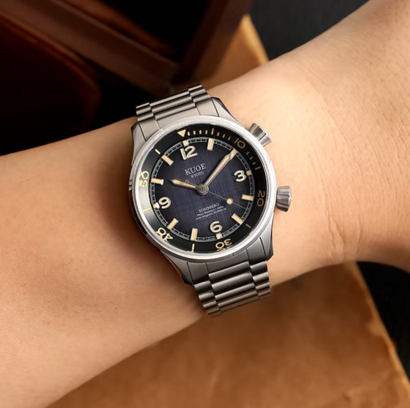 Kuoe SOMBRERO 90-011, Gradient Navy, Linen Textured Dial, 20 BAR Water Resistant