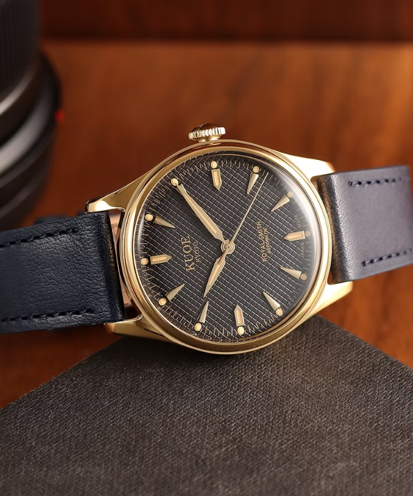 Kuoe ROYAL SMITH 90-006 Gold Case Black Dial