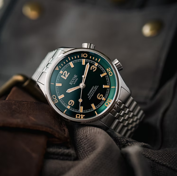 Kuoe SOMBRERO 90-011, Green Linen Textured Dial, 20 BAR Water Resistant